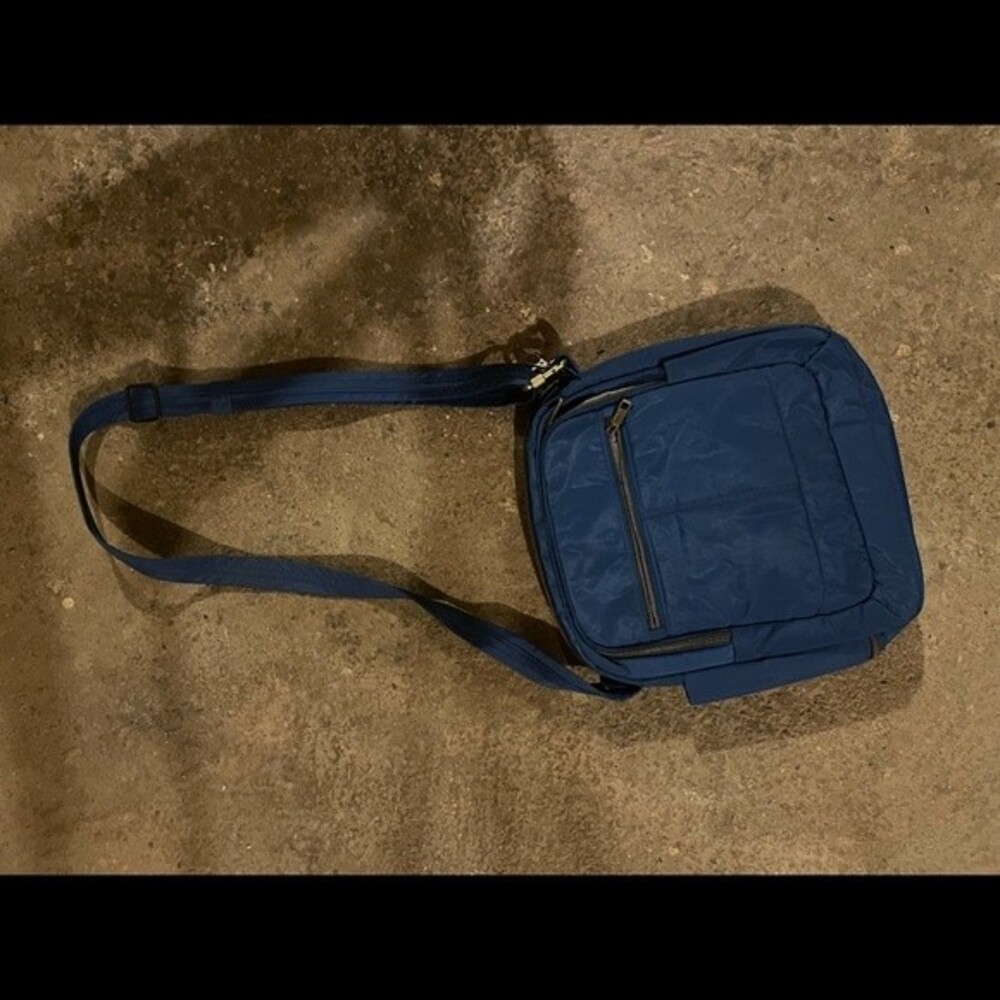 Travelon bag womens blue anti theft crossbody bag Used once - Picture 2 of 4
